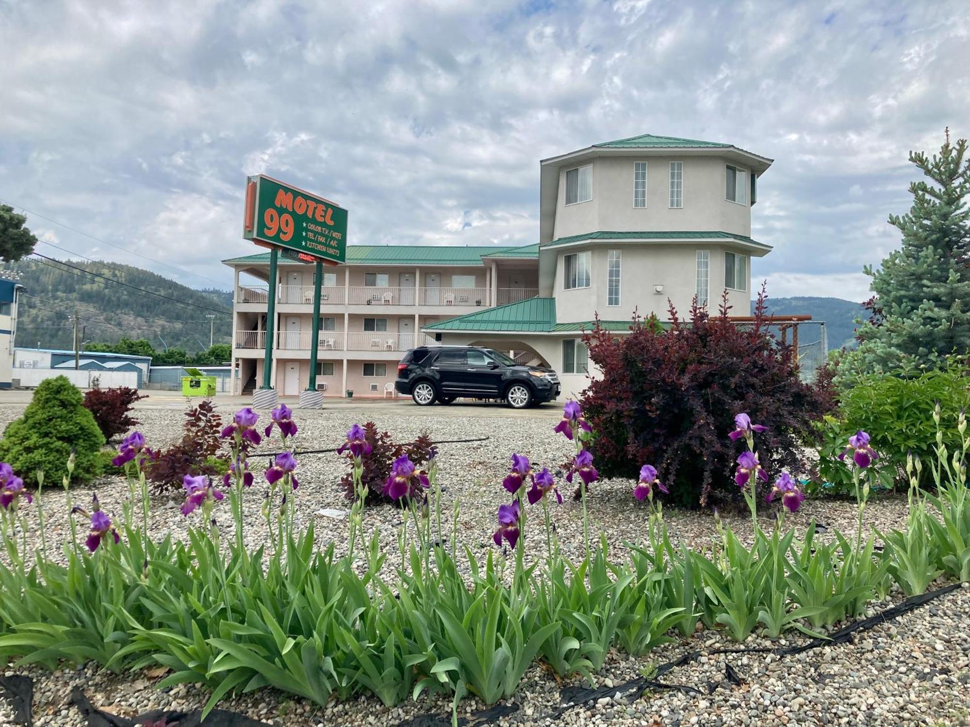 Motel 99 Grand Forks Exterior photo