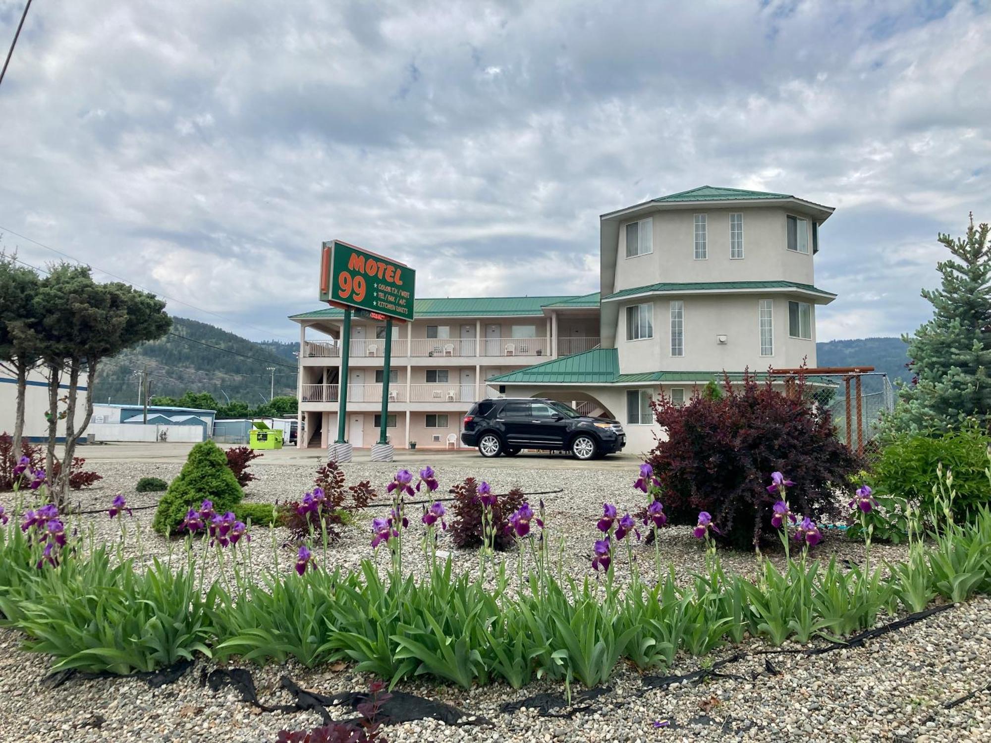 Motel 99 Grand Forks Exterior photo