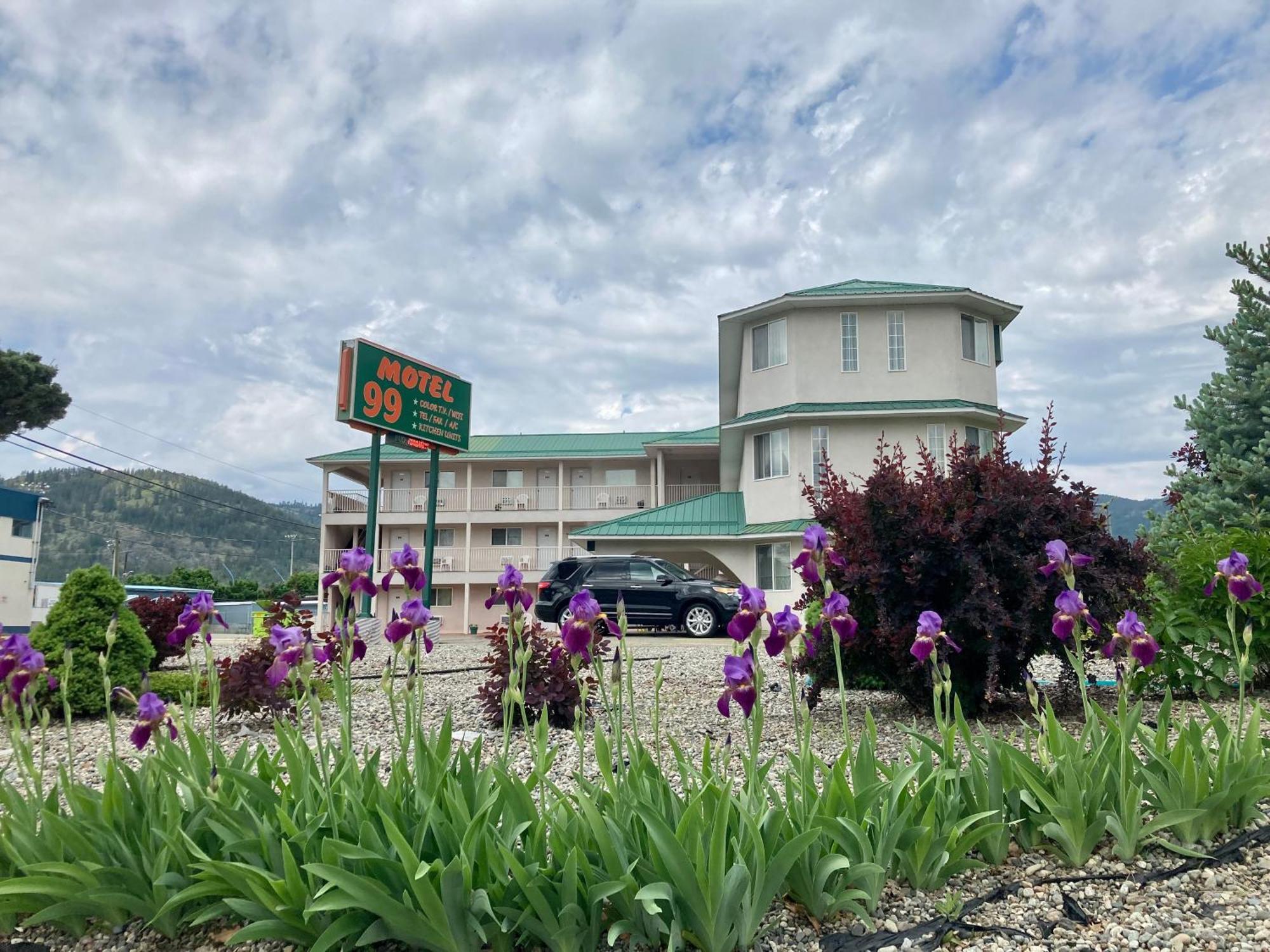 Motel 99 Grand Forks Exterior photo