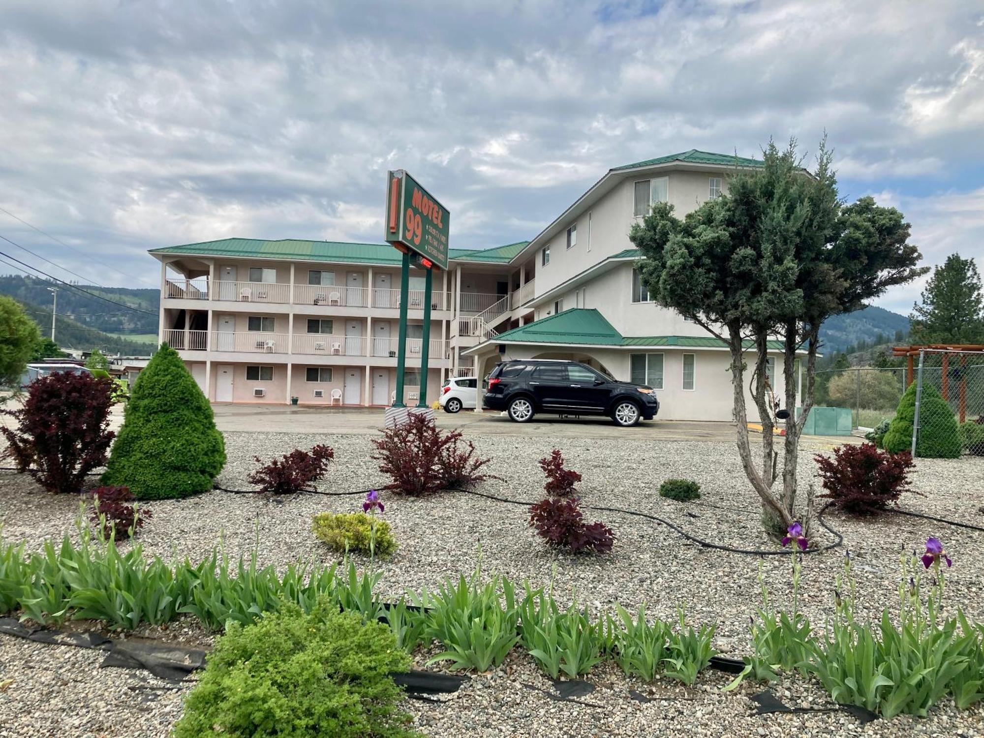 Motel 99 Grand Forks Exterior photo
