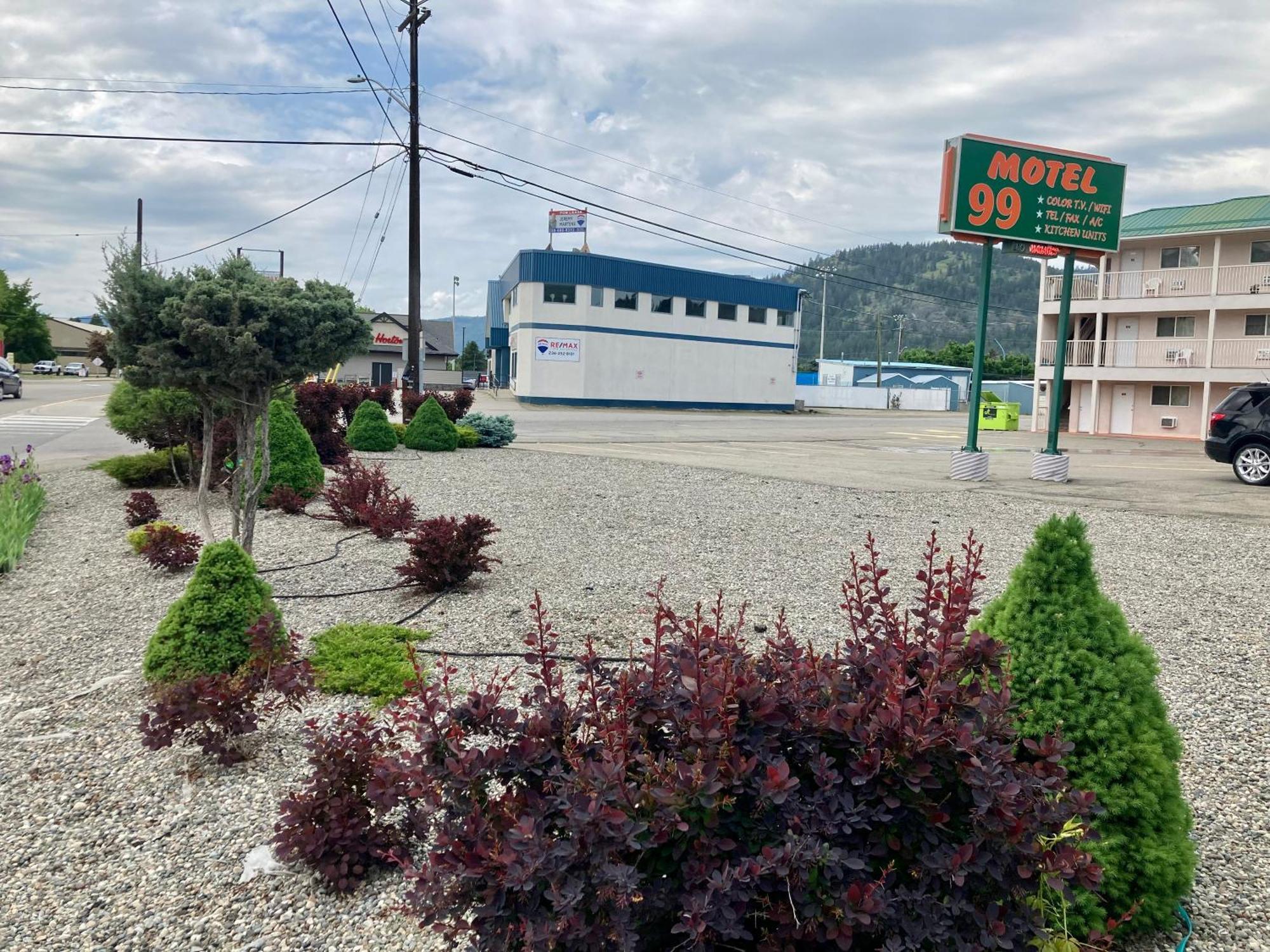 Motel 99 Grand Forks Exterior photo