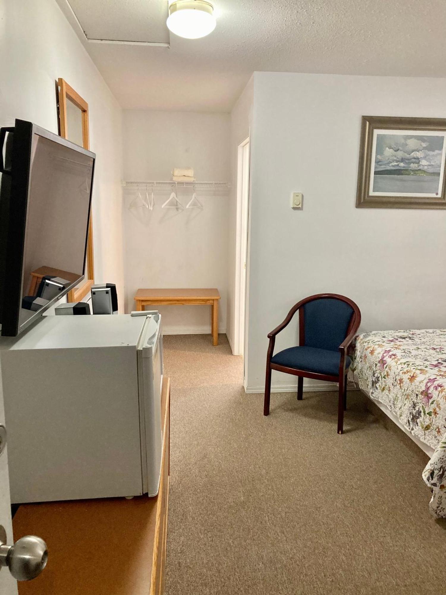 Motel 99 Grand Forks Exterior photo