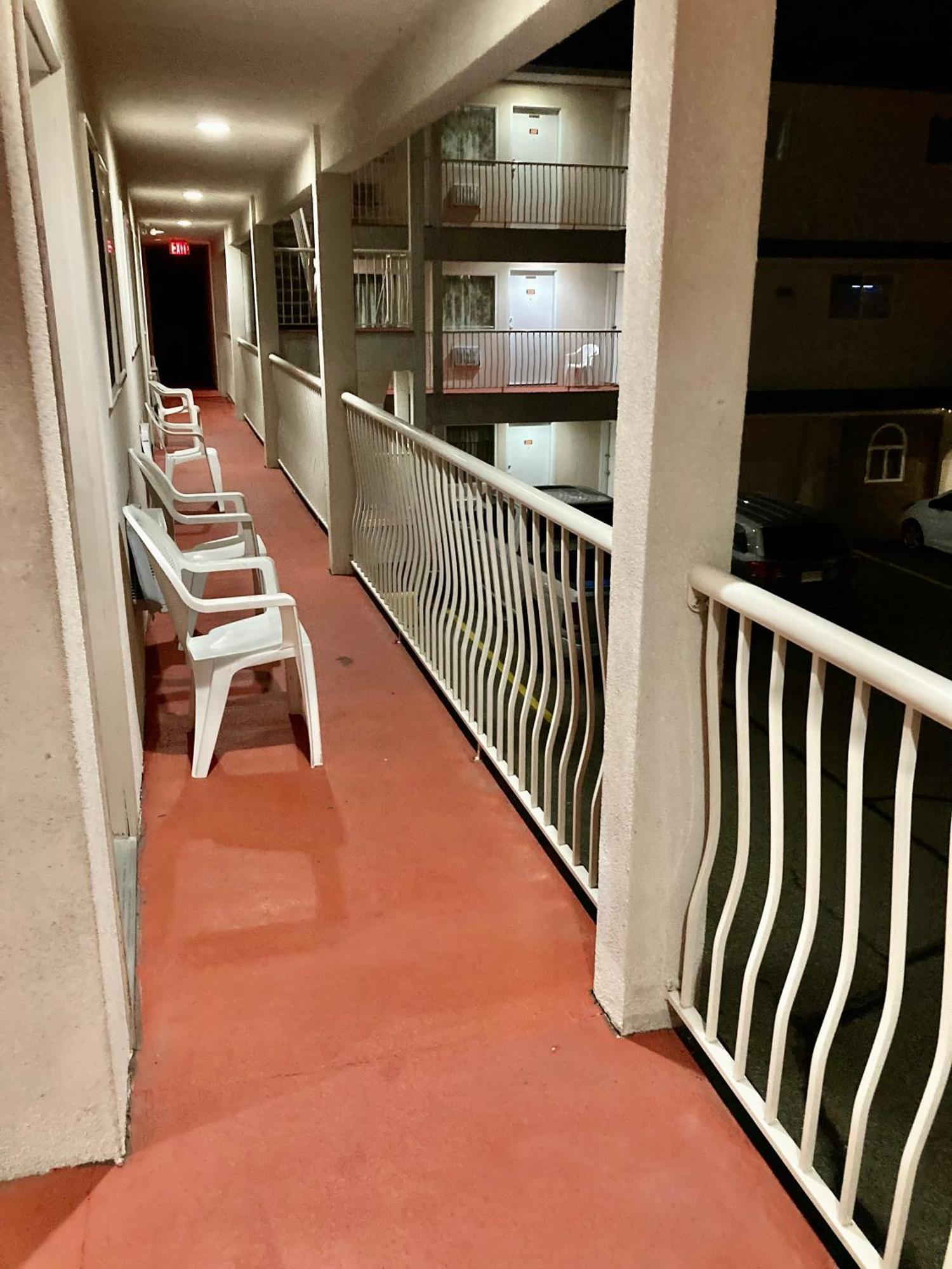 Motel 99 Grand Forks Exterior photo
