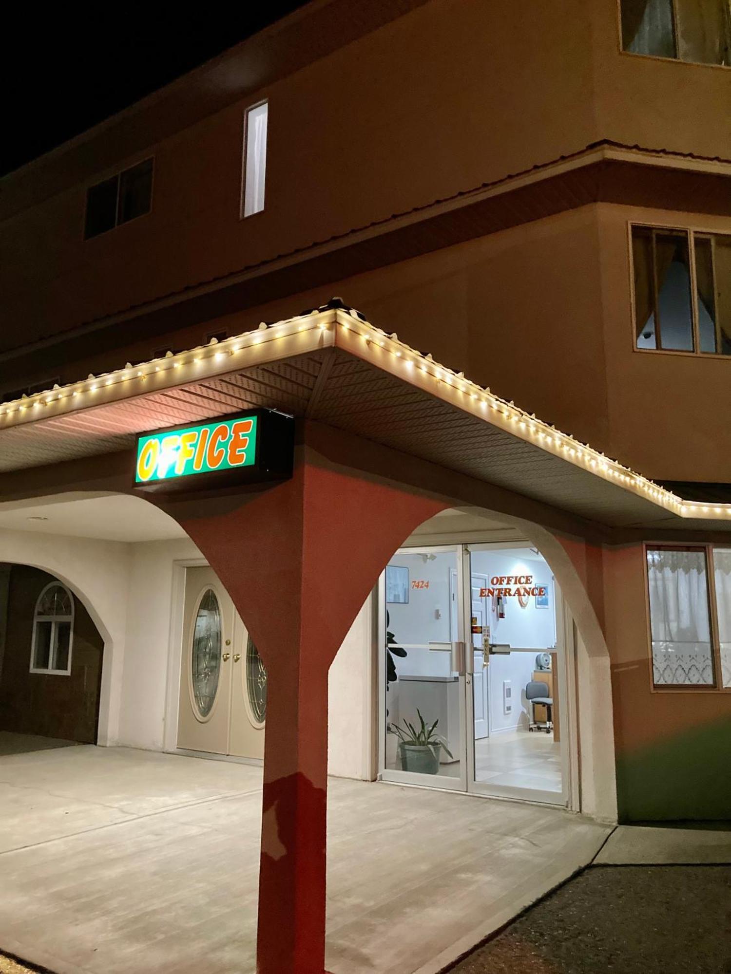 Motel 99 Grand Forks Exterior photo