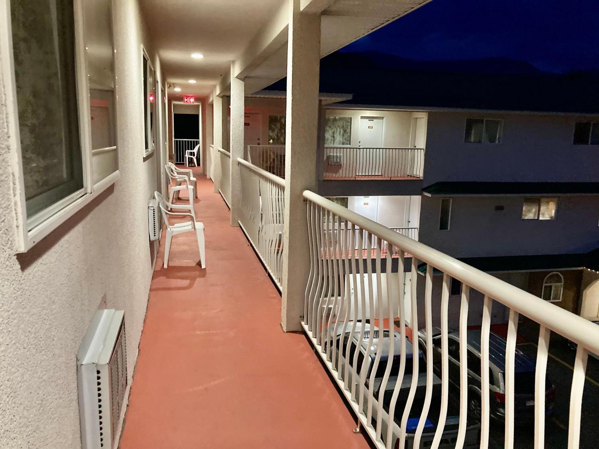 Motel 99 Grand Forks Exterior photo