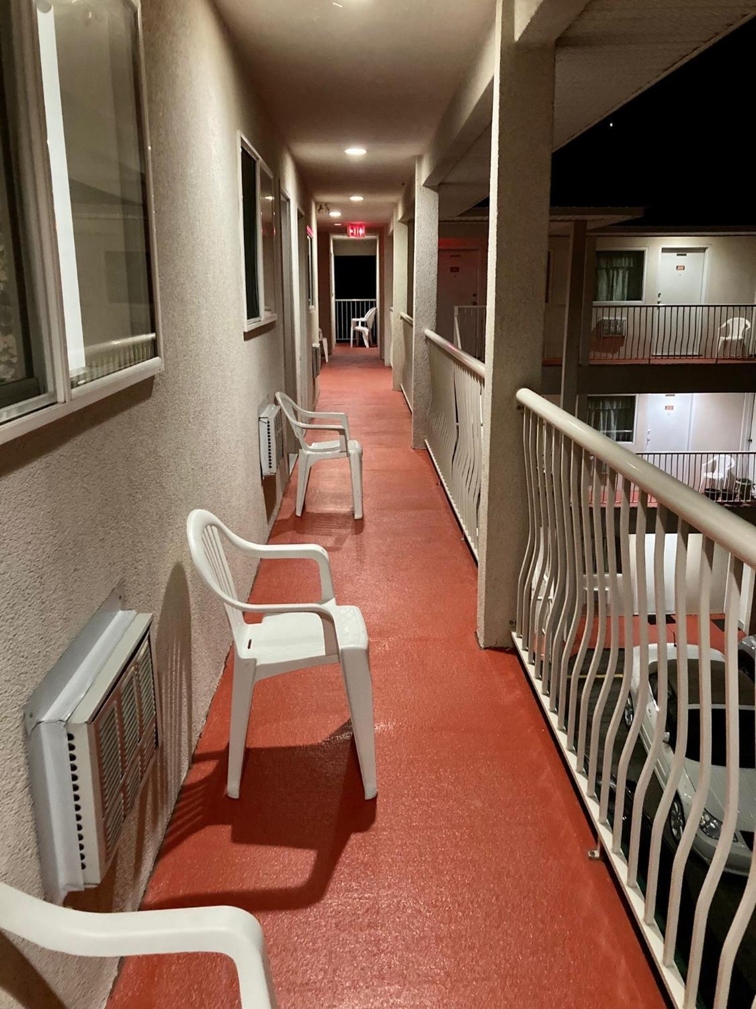 Motel 99 Grand Forks Exterior photo