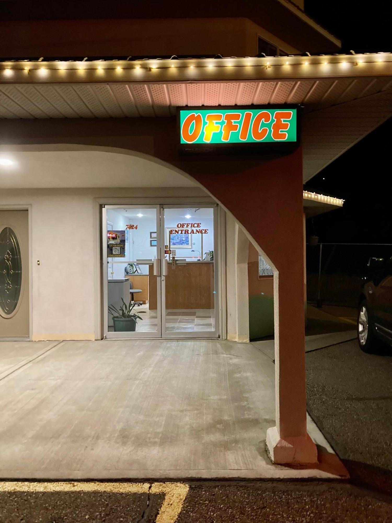 Motel 99 Grand Forks Exterior photo