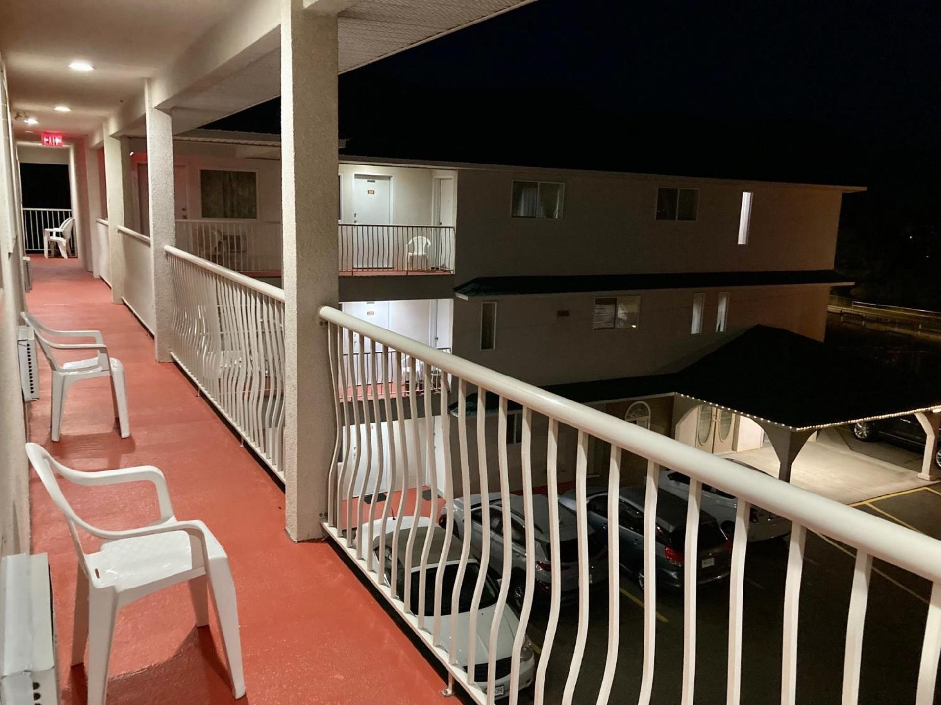 Motel 99 Grand Forks Exterior photo