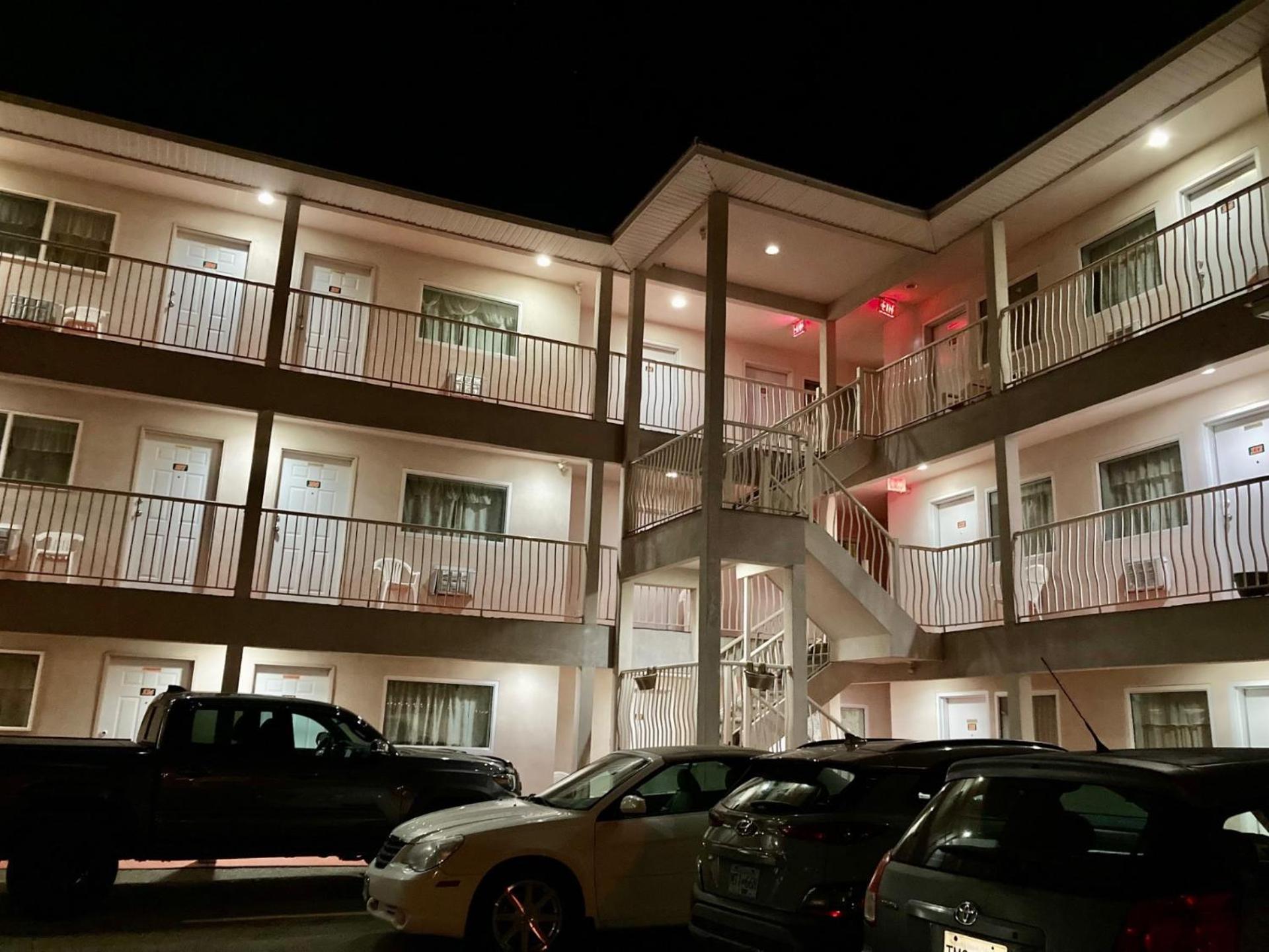 Motel 99 Grand Forks Exterior photo