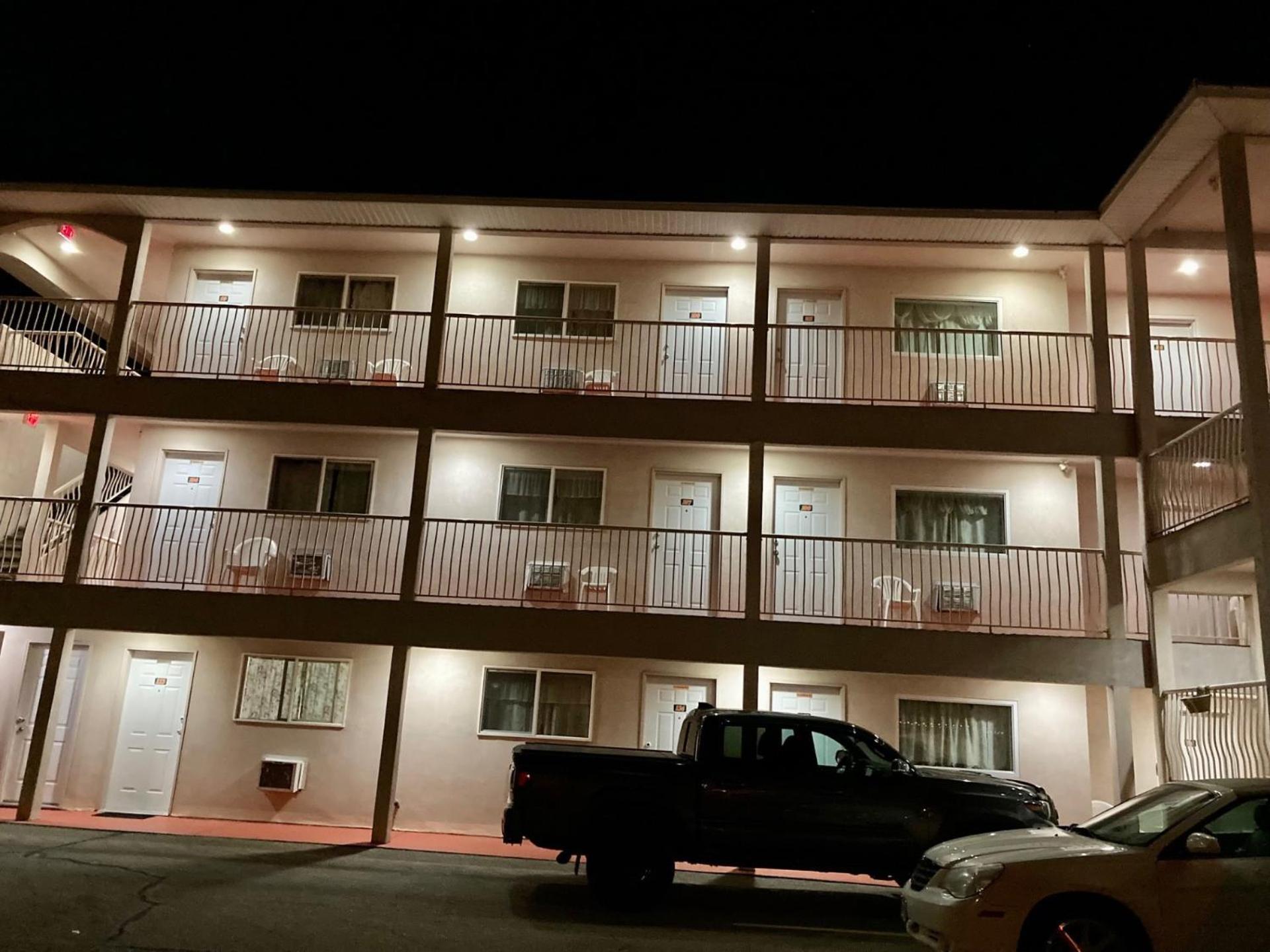 Motel 99 Grand Forks Exterior photo