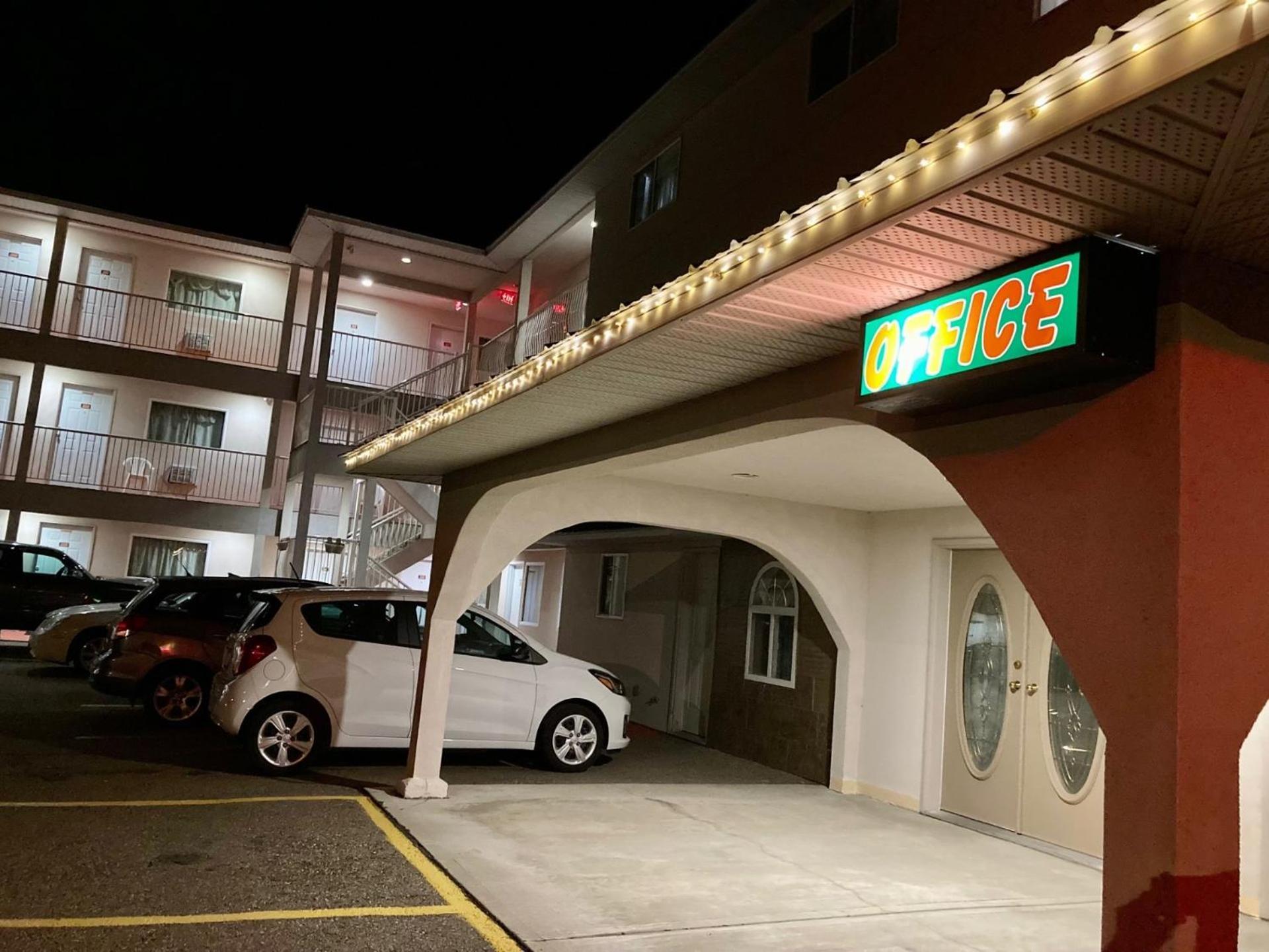 Motel 99 Grand Forks Exterior photo