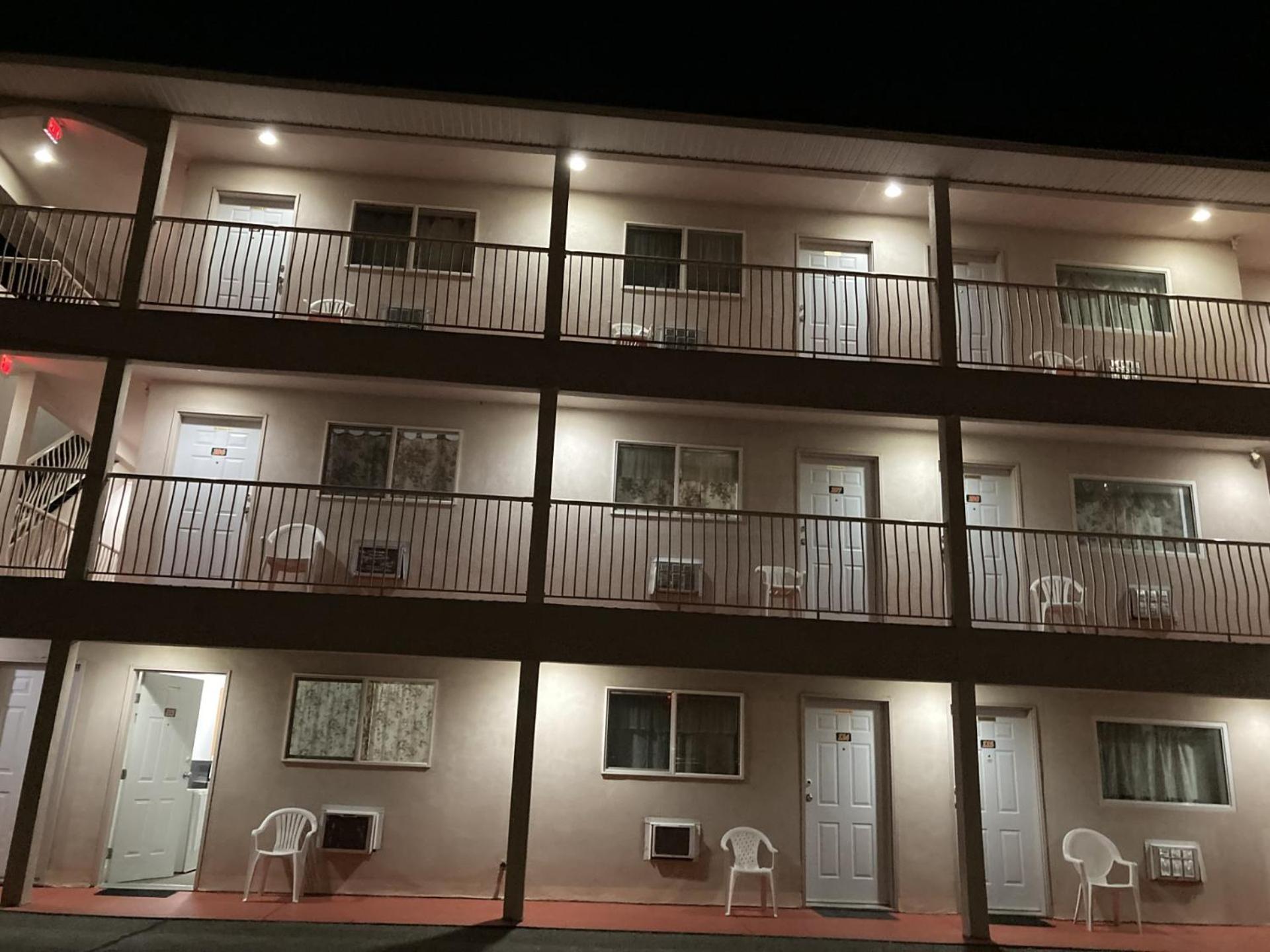 Motel 99 Grand Forks Exterior photo