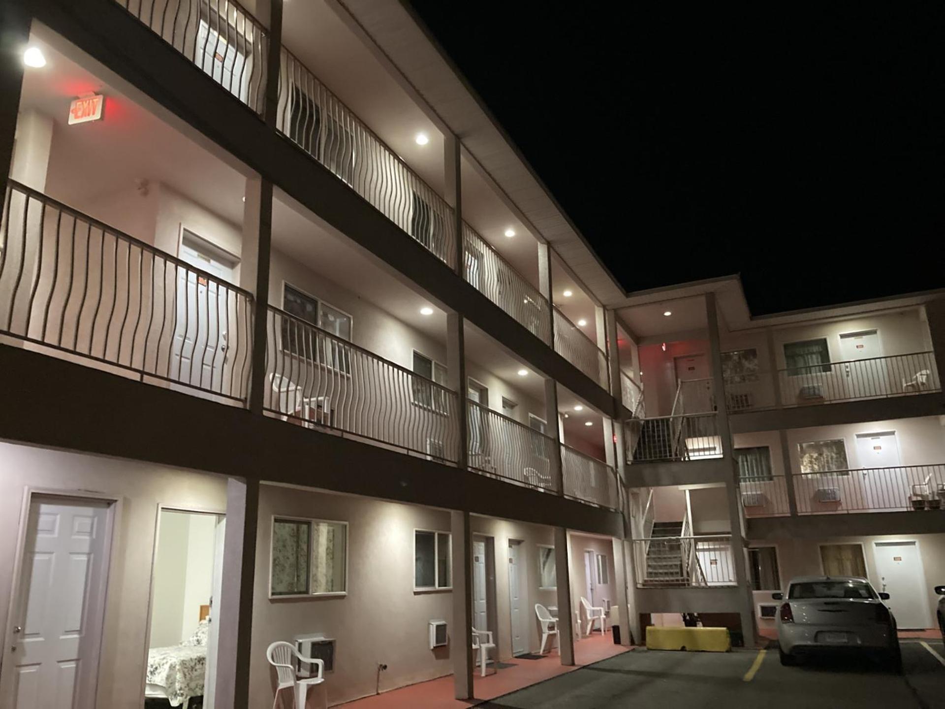 Motel 99 Grand Forks Exterior photo