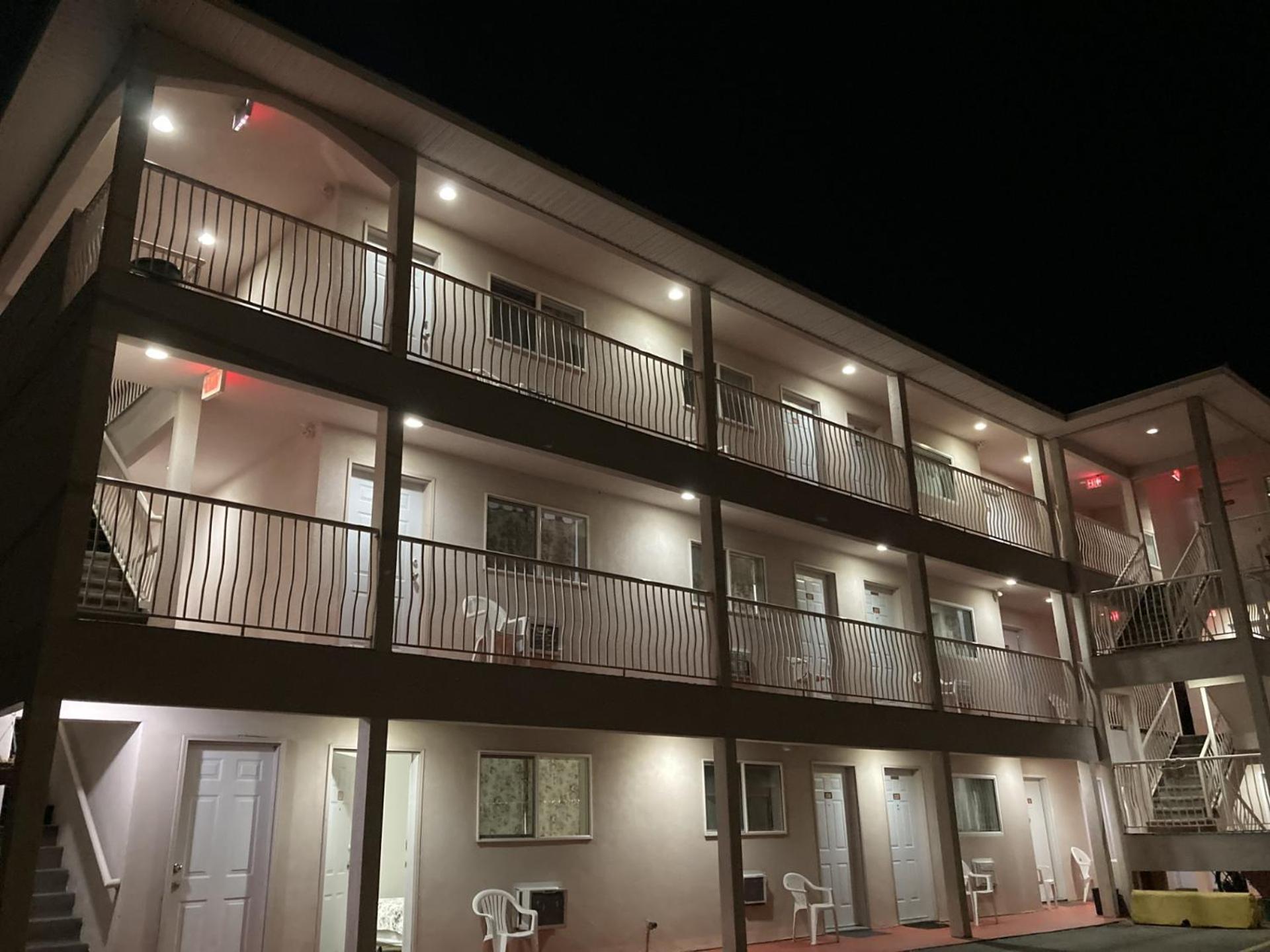 Motel 99 Grand Forks Exterior photo