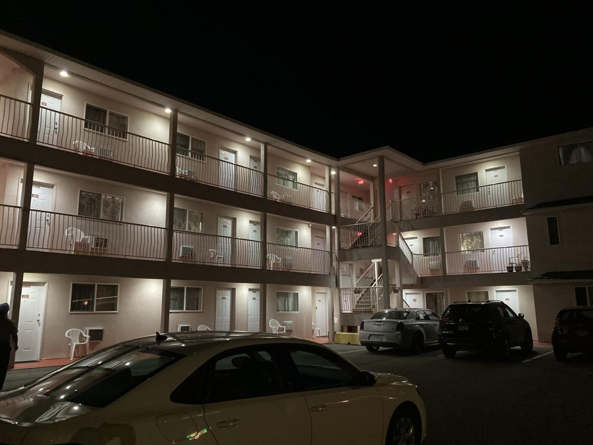 Motel 99 Grand Forks Exterior photo